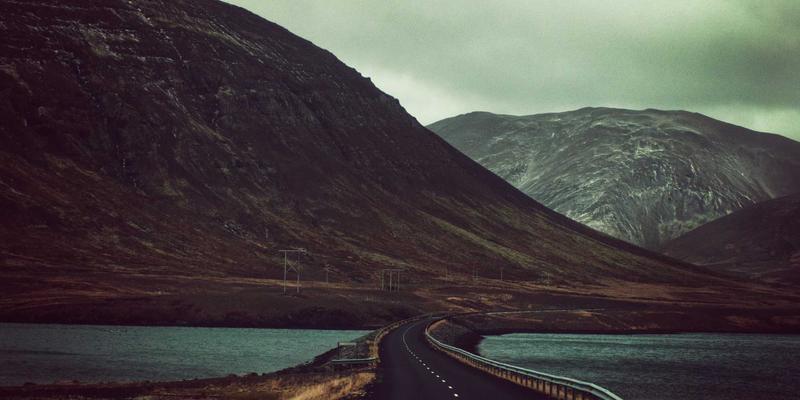 战略规划与品牌设计双轮驱动：企业战略咨询如何助力中小企业突破增长瓶颈