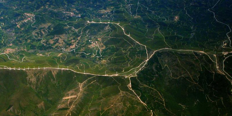 数字化转型咨询：传统企业如何通过战略规划与品牌设计选择技术路径